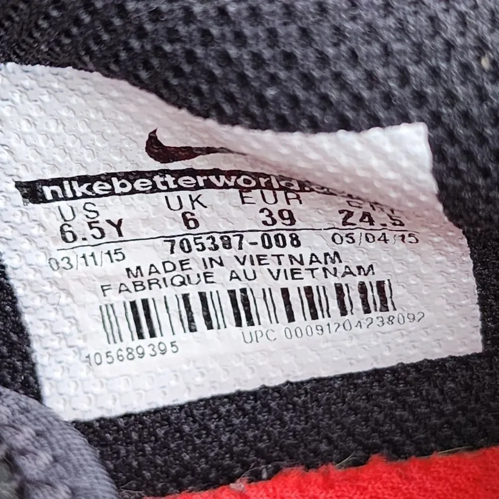 Nike Kobe Mentality GS - Kids Sneakers - SIZE 6.5y